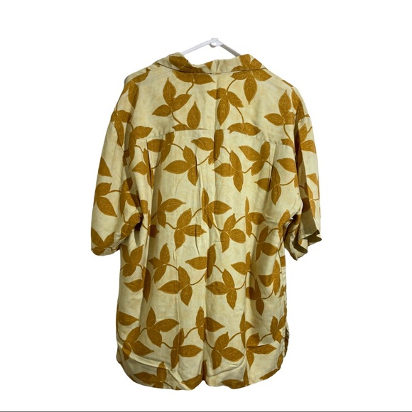 Pineapple moon silk Hawaiian floral button down mens shirt. Size Large - Picture 7 of 9